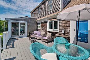 Waterfront Hyannis Gem: Walk to Hyannis Port Beach