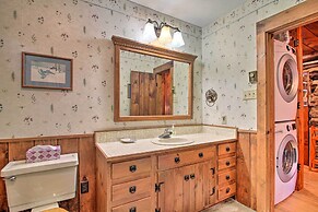 Waterfront Lake George Cabin: Walk to Water