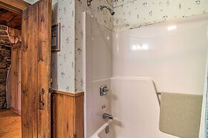 Waterfront Lake George Cabin: Walk to Water