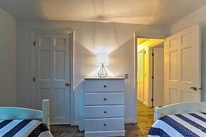 Updated Yarmouth Escape Near Swan Pond + Beaches!