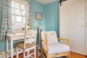 Walk to Monument Beach: Cape Cod Cottage w/ Grill