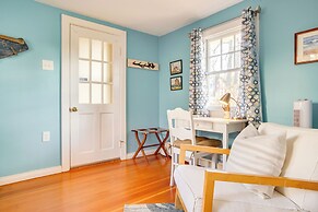 Walk to Monument Beach: Cape Cod Cottage w/ Grill