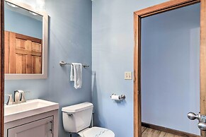 Walk to Beach & Main Street: Hyannis Cottage