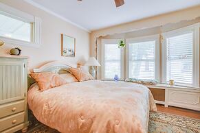 Quaint Beverly Townhome: Walk to Beach & Downtown!