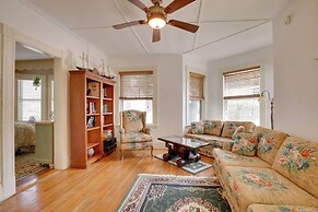 Quaint Beverly Townhome: Walk to Beach & Downtown!