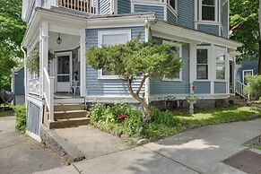 Quaint Beverly Townhome: Walk to Beach & Downtown!