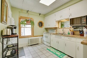 Quaint Beverly Townhome: Walk to Beach & Downtown!