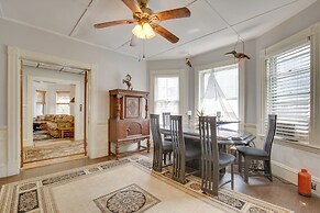 Quaint Beverly Townhome: Walk to Beach & Downtown!