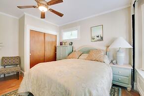 Quaint Beverly Townhome: Walk to Beach & Downtown!