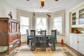 Quaint Beverly Townhome: Walk to Beach & Downtown!