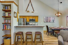 Walk to Ski Lift: Renovated Condo in Breckenridge!