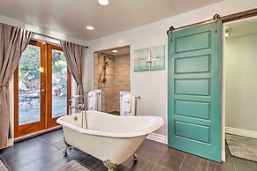 Walk to Keller Beach: Waterfront Studio w/ Hot Tub