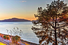 Walk to Keller Beach: Waterfront Studio w/ Hot Tub