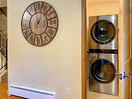 Ski-in Breckenridge Abode: Walk to Main St & Lifts