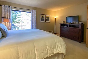 Ski-in Breckenridge Abode: Walk to Main St & Lifts