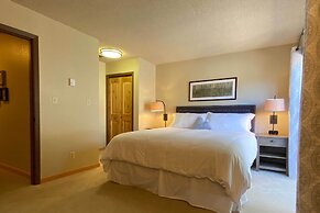 Ski-in Breckenridge Abode: Walk to Main St & Lifts