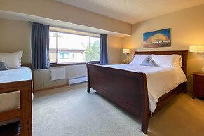 Ski-in Breckenridge Abode: Walk to Main St & Lifts