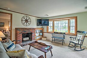 Traditional Cape Cod Cottage: Walk to Beach!