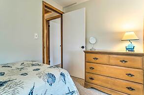 Traditional Cape Cod Cottage: Walk to Beach!