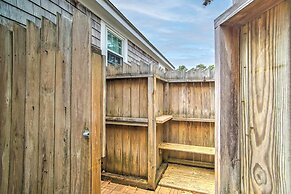 Traditional Cape Cod Cottage: Walk to Beach!