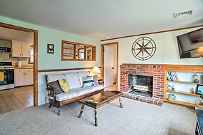 Traditional Cape Cod Cottage: Walk to Beach!