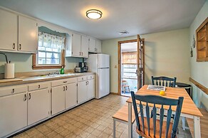 Traditional Cape Cod Cottage: Walk to Beach!