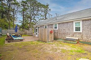 Traditional Cape Cod Cottage: Walk to Beach!