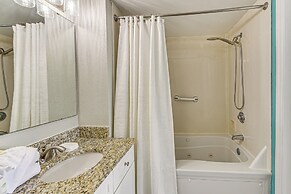 Oceanfront North Myrtle Beach Gem: Pools Access!