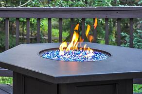 3 Mi to Main St: Home w/ Mtn-view Deck in Breck!