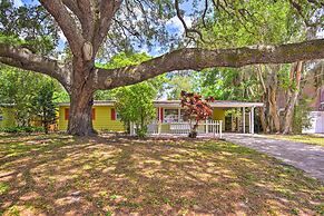 Sunny Sarasota Home w/ Yard < 2 Mi to Downtown!