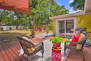 Sunny Sarasota Home w/ Yard < 2 Mi to Downtown!