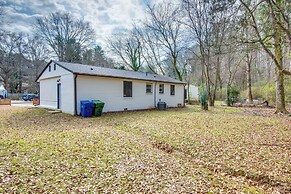 Pet-friendly Home ~ 6 Mi to Downtown Atlanta!