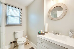 Pet-friendly Home ~ 6 Mi to Downtown Atlanta!