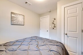 Pet-friendly Home ~ 6 Mi to Downtown Atlanta!