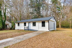 Pet-friendly Home ~ 6 Mi to Downtown Atlanta!