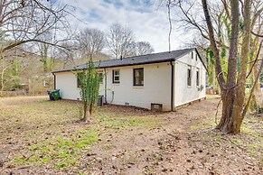 Pet-friendly Home ~ 6 Mi to Downtown Atlanta!