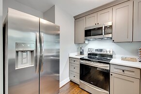 Pet-friendly Home ~ 6 Mi to Downtown Atlanta!