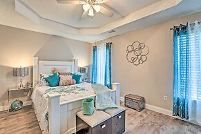 Beach-themed Retreat: 10 Mi to Downtown Charleston