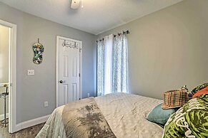 Beach-themed Retreat: 10 Mi to Downtown Charleston