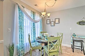 Beach-themed Retreat: 10 Mi to Downtown Charleston