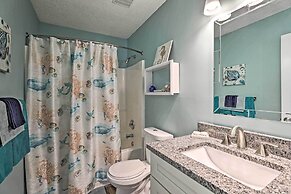 Beach-themed Retreat: 10 Mi to Downtown Charleston