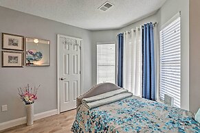 Beach-themed Retreat: 10 Mi to Downtown Charleston