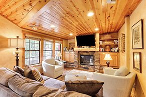 Close to Skiing: Cabin w/ Pool Access in Breck