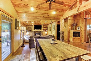 Close to Skiing: Cabin w/ Pool Access in Breck