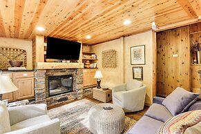 Close to Skiing: Cabin w/ Pool Access in Breck