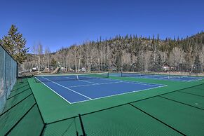 Close to Skiing: Cabin w/ Pool Access in Breck