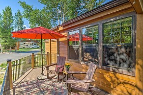 Close to Skiing: Cabin w/ Pool Access in Breck
