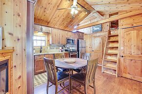 Close to Skiing: Cabin w/ Pool Access in Breck
