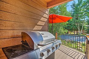 Close to Skiing: Cabin w/ Pool Access in Breck