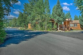 Close to Skiing: Cabin w/ Pool Access in Breck